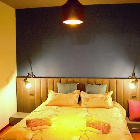 Nikki Apartment